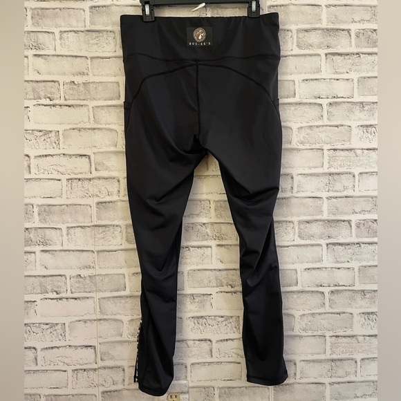 Women’s Buc-ee’s black with cheetah animal print accent leggings Large - Picture 2 of 4